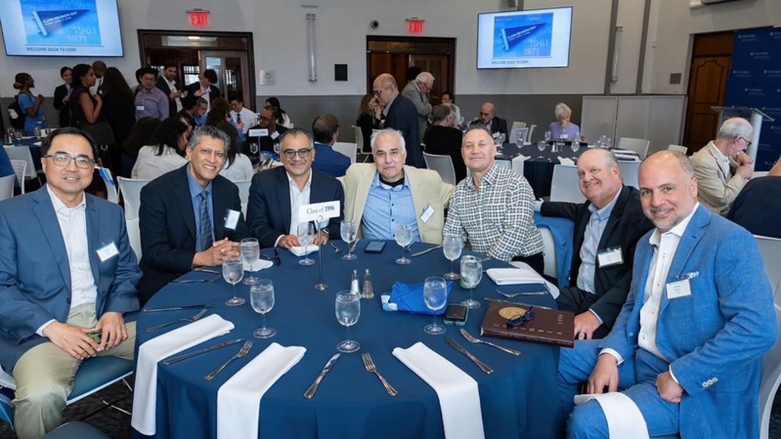 Alumni enjoying lunch