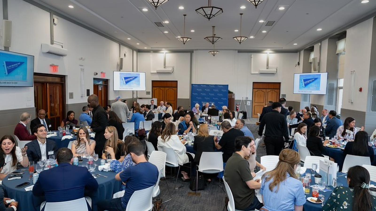 Alumni enjoying lunch