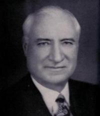 Headshot of DR. Rappleye who is a white old man